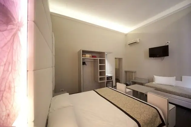 Üç Kişilik Oda (Font)