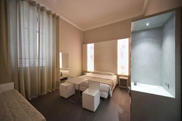 Üç Kişilik Oda (Font)