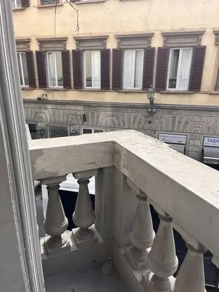 Üç Kişilik Oda (Font)