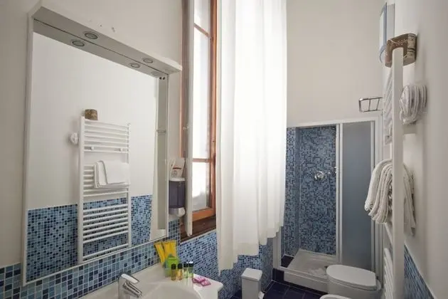 Üç Kişilik Oda (Font)