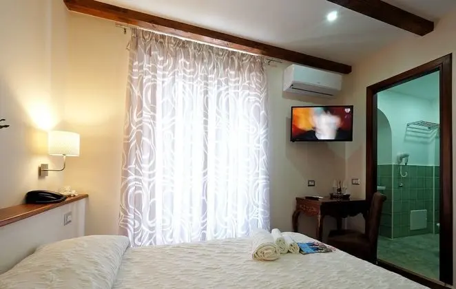 Standard Tek Büyük Yataklı Oda