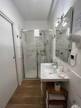 Standard Tek Büyük veya İki Ayrı Yataklı Oda, Banyolu/Duşlu, Şehir Manzaralı