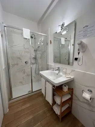 Standard Tek Büyük veya İki Ayrı Yataklı Oda, Banyolu/Duşlu, Şehir Manzaralı