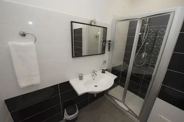 Tek Büyük veya İki Ayrı Yataklı Oda, Teras