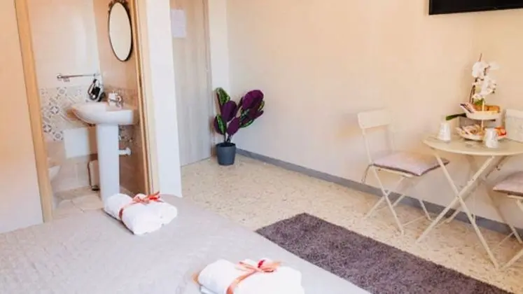 Tek Büyük Yataklı Oda (Rovigo)