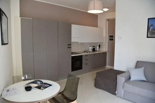 Stüdyo, Göl Manzaralı