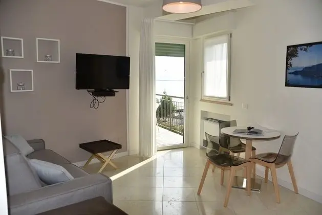 Stüdyo, Göl Manzaralı