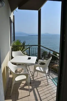 Stüdyo, Göl Manzaralı