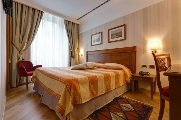 Tek Büyük Yataklı Oda