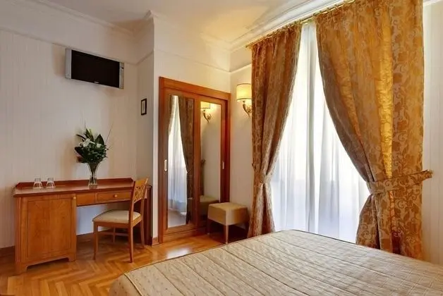 Üç Kişilik Oda