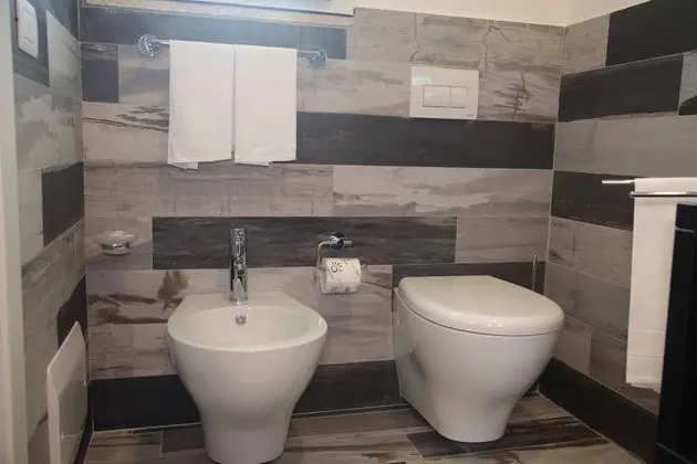 Comfort Tek Büyük Yataklı Oda, Balkon, Bahçeli