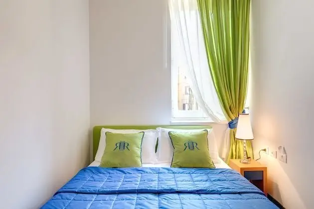 Büyük Yataklı Tek Kişilik Oda
