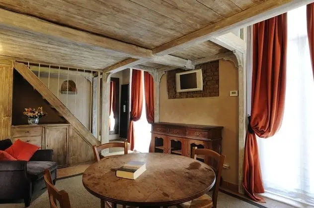 Studio Portico, Separate Building (Via del Portico D'Ottavia 13)