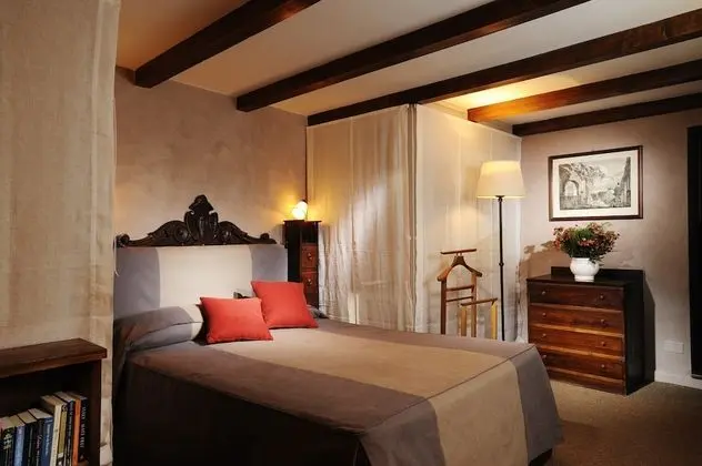 Studio Portico, Separate Building (Via del Portico D'Ottavia 13)