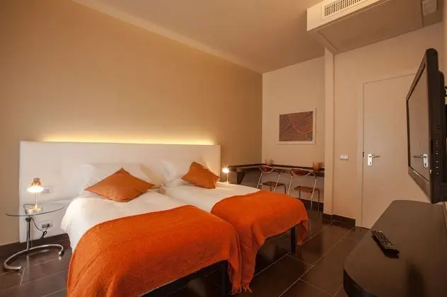 Üç Kişilik Oda