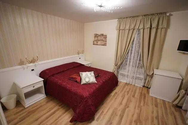 Basic Tek Büyük veya İki Ayrı Yataklı Oda