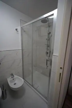 Basic Tek Büyük veya İki Ayrı Yataklı Oda