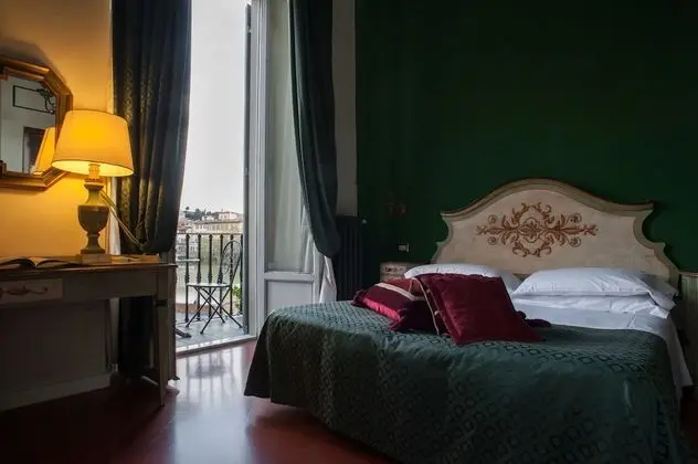 Luxury Tek Büyük Yataklı Oda, Balkon, Nehir Manzaralı