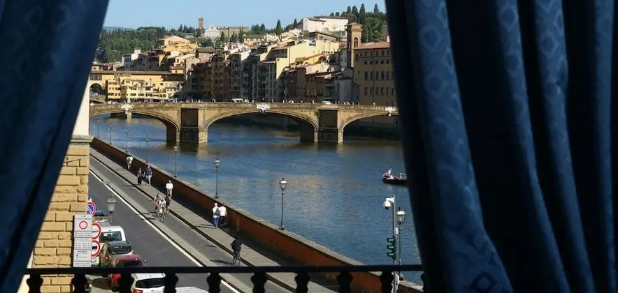 Luxury Tek Büyük Yataklı Oda, Balkon, Nehir Manzaralı