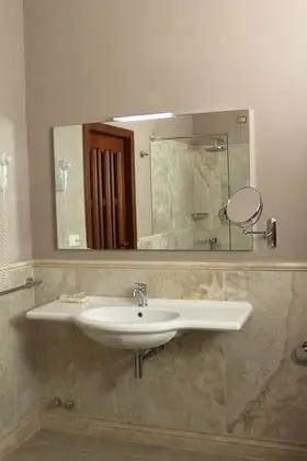 Luxury Tek Büyük Yataklı Oda, Balkon, Nehir Manzaralı