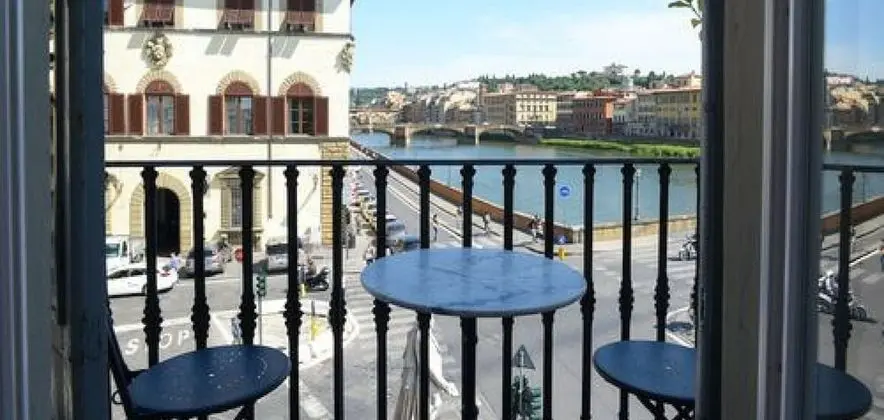 Luxury Tek Büyük Yataklı Oda, Balkon, Nehir Manzaralı