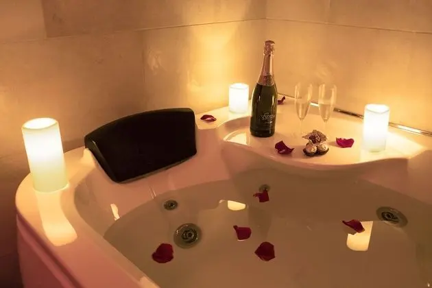 Junior Süit, 1 Yatak Odası, Sıcak Su Küveti, Şehir Manzaralı (Romantic & SPA)