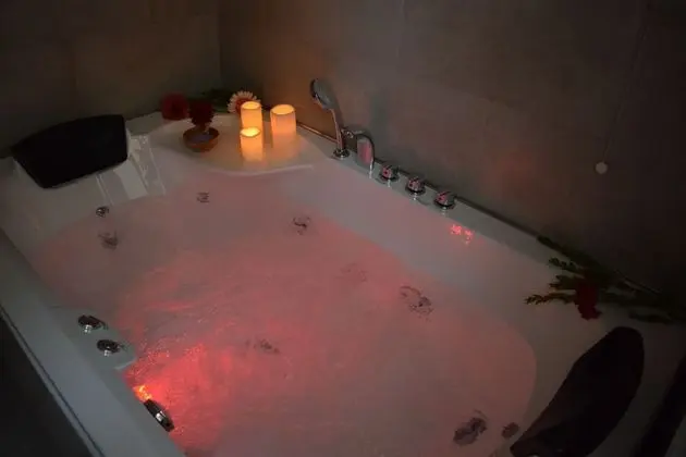 Junior Süit, 1 Yatak Odası, Sıcak Su Küveti, Şehir Manzaralı (Romantic & SPA)