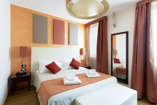 Superior Tek Büyük veya İki Ayrı Yataklı Oda (chromotherapy shower)