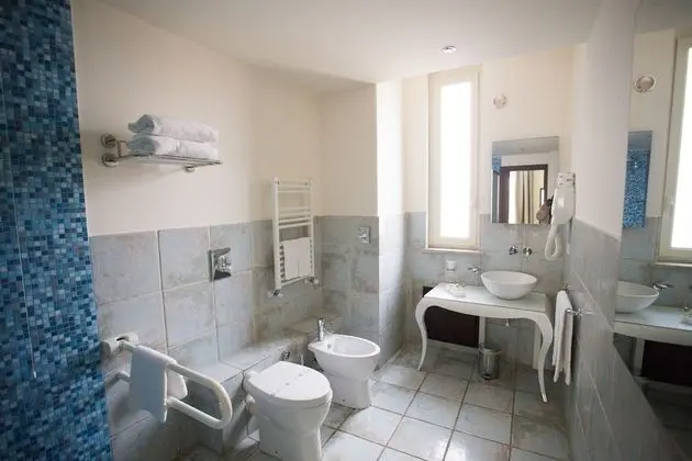 Superior Tek Büyük veya İki Ayrı Yataklı Oda (chromotherapy shower)