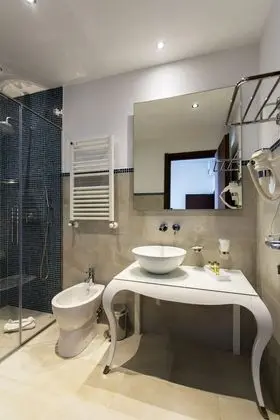 Superior Tek Büyük veya İki Ayrı Yataklı Oda (chromotherapy shower)