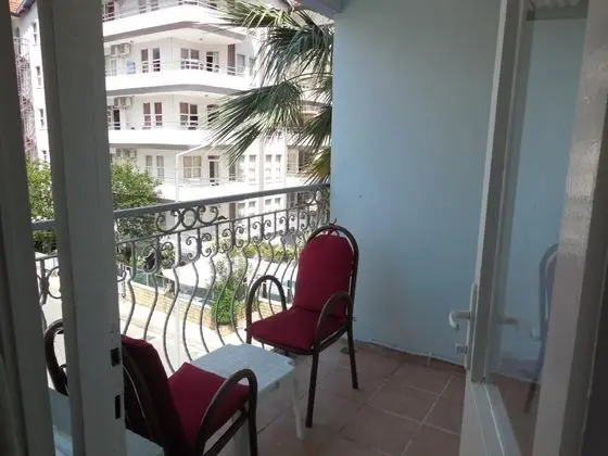 Ekonomik Oda, Havuz Manzaralı