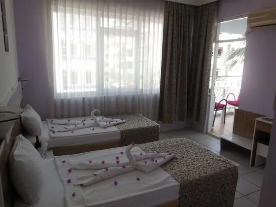 Ekonomik Oda, Havuz Manzaralı