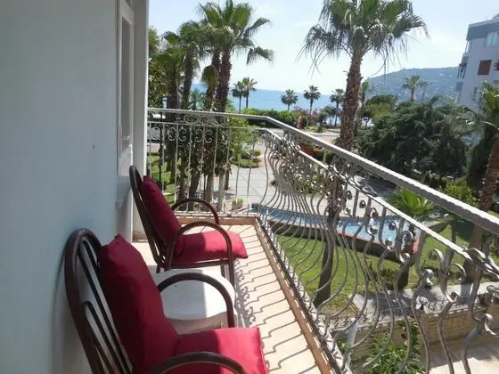 Triple, Deniz Manzaralı