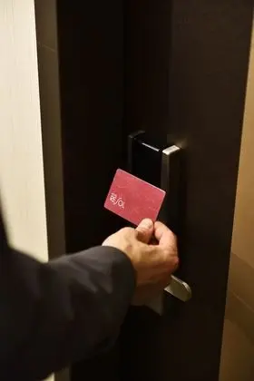 İki Ayrı Yataklı Oda, Sigara İçilebilir