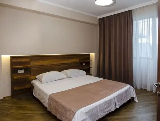 Basic Süit, 1 En Büyük (King) Boy Yatak (Forest View)