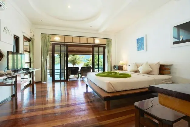 Deluxe Beach Front