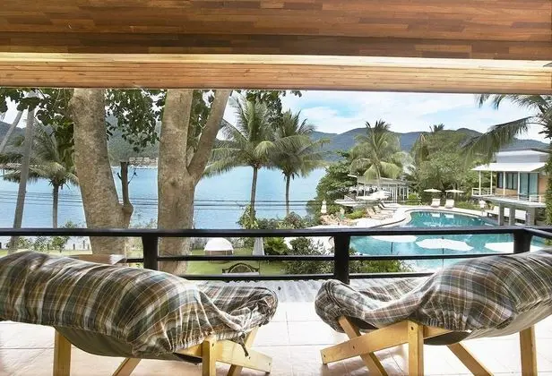Deluxe Beach Front