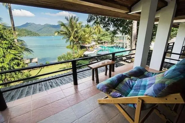 Deluxe Beach Front