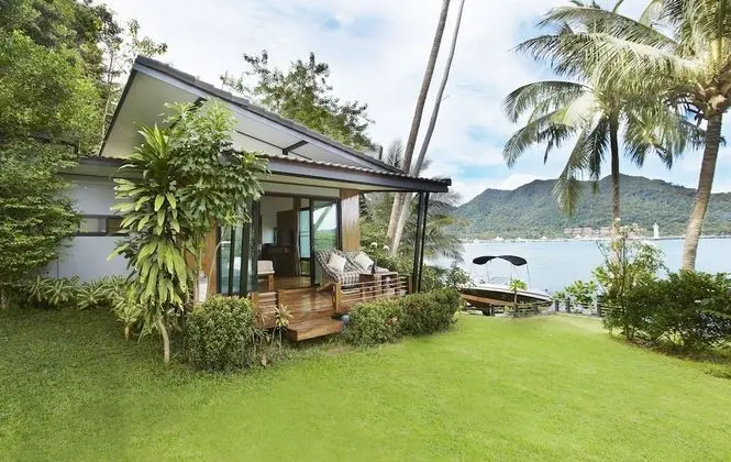 Super Deluxe Beach Front