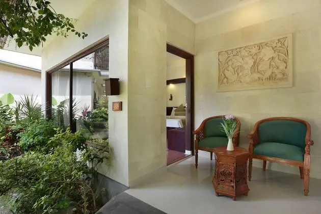 Superior Oda, Balkon (Upstairs)