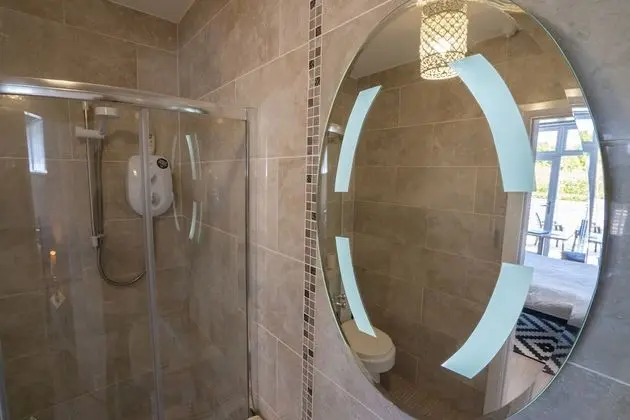 Deluxe Tek Büyük Yataklı Oda, Banyolu/Duşlu (Room 3)