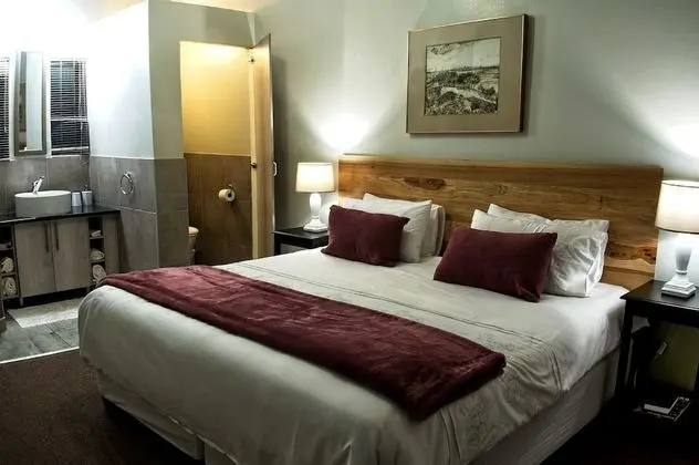 Strelitzia Twin Room