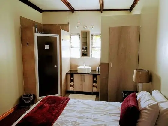 Strelitzia Twin Room