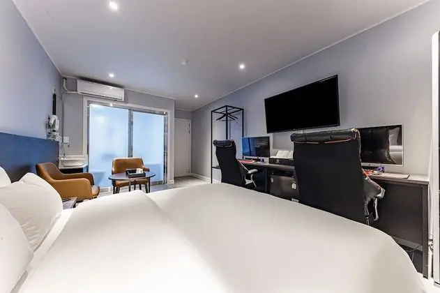 Premium Tek Büyük Yataklı Oda