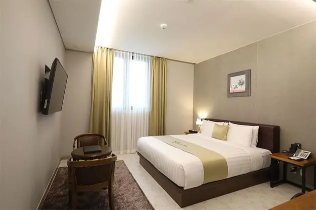 Deluxe Tek Büyük Yataklı Oda
