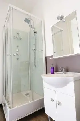 Basic Tek Büyük Yataklı Oda, Banyolu/Duşlu