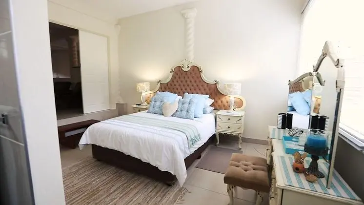 Luxury Tek Büyük Yataklı Oda (Peaceful)