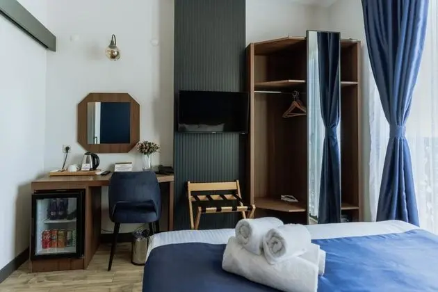 Standart Geniş Oda, Sokak Manzaralı, Fransız Balkonlu