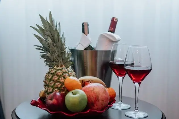 Standart Geniş Oda, Sokak Manzaralı, Fransız Balkonlu