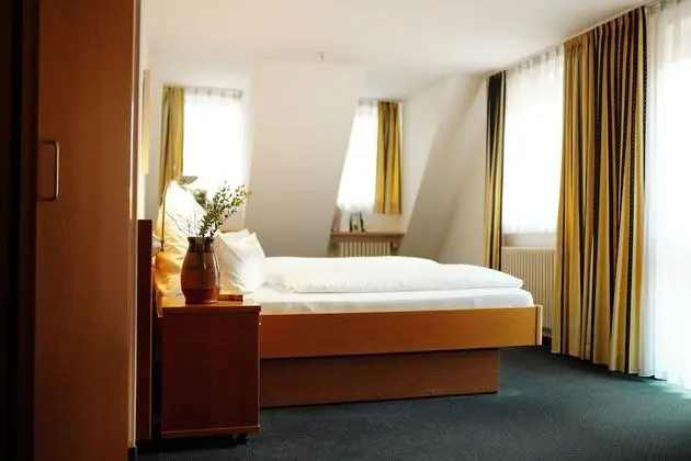 Classic Tek Büyük Yataklı Oda